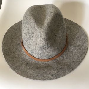 NWOT Women hat